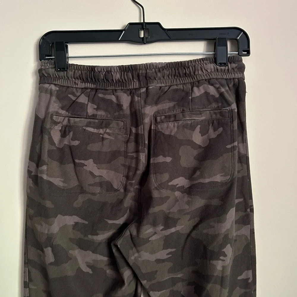 Athleta Camouflage Farallon Pants Size 4